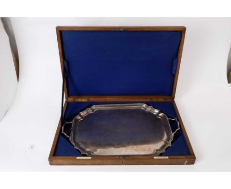 Good quality George V silver serving tray of rectangular form with pie crust corners and twin handles, (Birmingham 1922), mak