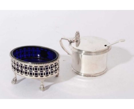 George IV silver mustard pot of drum form with reeded borders, hinged cover with engraved armorial and shell thumb piece and 