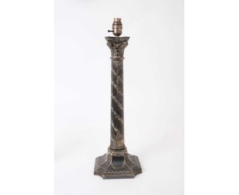 Good quality late Victorian silver plated Corinthian colomn table lamp with floral swag and reeded decoration 53 cm high incl