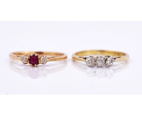 Two gold and gemstone set rings (2)A gold and diamond set three stone ring, mounted with a row of cushion shaped diamonds, de