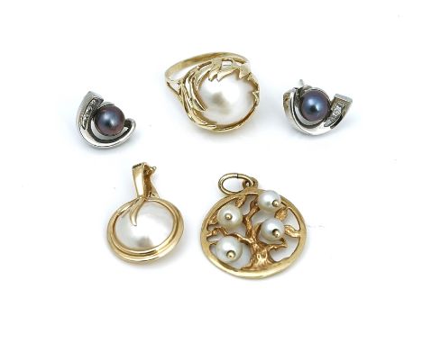 A pair of 14ct white gold, cultured pearl and diamond set earstuds and three further items (4)Each earstud mounted with a gre