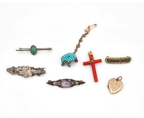 A turquoise brooch and six further items (6)The Victorian turquoise brooch, of oval form, with pendant drops, fitted to a saf