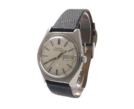 Bulova Accuquartz stainless steel gentleman's wristwatch, ref. 7411, circa 1973, case no. 3 597105, circular silvered dial wi