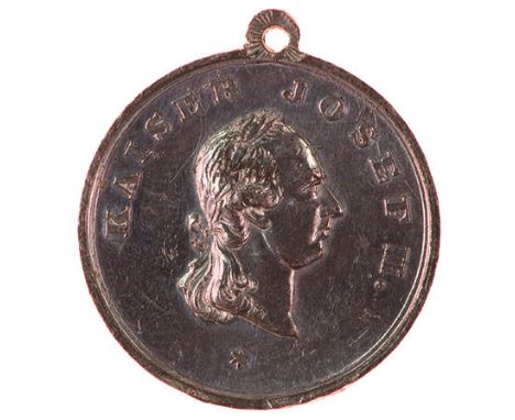 Insieme di tredici medaglie in prevalenza relative a Francesco Giuseppe I quattro medaglie 1900 per il 70° compleanno, in arg