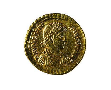 Solido databile al periodo 383-388 d.C. - Zecca: Costantinopoli - Diritto: busto diademato di perle, drappeggiato e corazzato