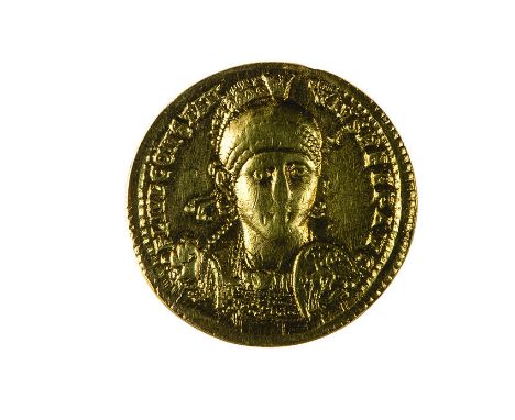 Solido databile al periodo 355-361 d.C. - Zecca: Antiochia - Diritto: busto elmato e diademato dell’Imperatore di fronte, con