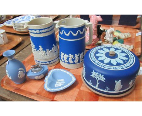 Tray of Wedgwood and Spode to include Wedgwood 'Etruria' cheese bell on a wooden base in Jasper ware with Greek scenes on a d