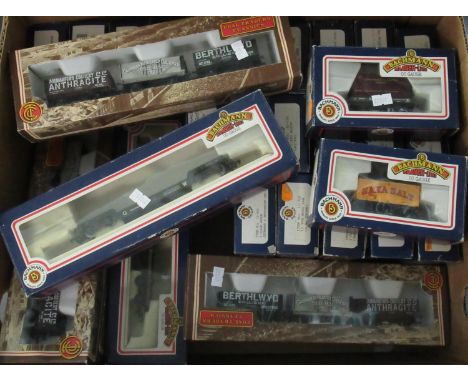Box of Bachmann OO gauge rolling stock to include: wagons Coal Traders Wales, 45 ton bogie well wagon etc.  (B.P. 21% + VAT) 