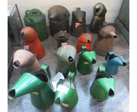 Collection of assorted vintage and other oil cans with conical spouts. (15)(B.P. 21% + VAT) 