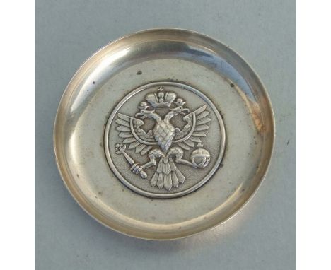A heavy silver pin dish decorated with a Russian Imperial eagle, retailed by Harrods, London 1942, 91g.Condition ReportLight 