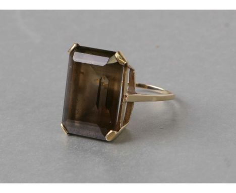 A 9ct gold cocktail ring set with a large rectangular smoky quartz, approx UK size 'R', 9.1g.