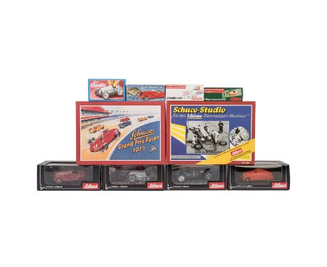 SCHUCO 10-tlg Konvolut Replicas, bestehend aus den zwei Bausätzen 'Grand Prix Racer 1075' und 'Studio-für den kleinen Rennwag