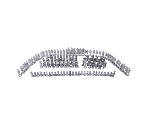 SCHACHFIGUREN aus Zinn zum Selbstbemalen, vollplastische Schach-Zinnfiguren, unbemalt, bestehend aus 49 Bauern, H je 6 cm; 10