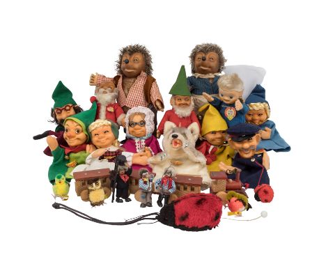 STEIFF 22-tlg Konvolut u.a. aus Handpuppen, Figuren und Wollminiaturen, überwiegend 1970er und 80er Jahre bestehend aus 8 Han
