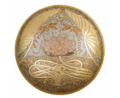 Gefußte Schale im Art Nouveau-Stil. FRANKREICH, wohl 1940er Jahre. Messing mit farbigem Emailledekor von Libellen und einer S
