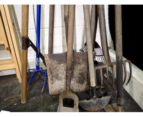 Mixed garden tools. Not available for in-house P&amp;P 