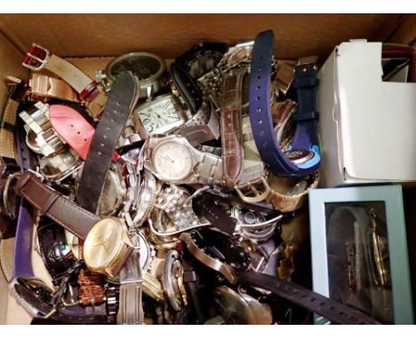 Box of mixed wristwatches. UK P&amp;P Group 1 (£16+VAT for the first lot and £2+VAT for subsequent lots) 