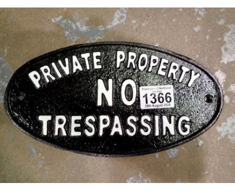 Small cast iron oval Private Property No Trespassing sign. UK P&amp;P Group 2 (£20+VAT for the first lot and £4+VAT for subse