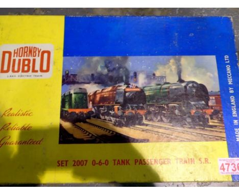 Boxed Hornby Dublo 0-6-0 tank passenger train set no 2007, engine, two carriages and track, excellent condition, box has stor