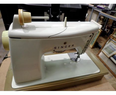 Cased Singer sewing machine. All electrical items in this lot have been PAT tested for safety and have passed. This does not 