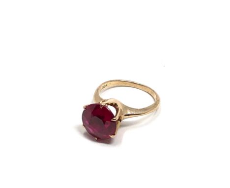 10ct gold vintage claw set synthetic ruby solitaire ring (3.5g) 