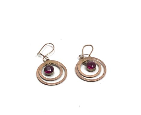 9ct gold synthetic ruby drop earrings (1.8g) 