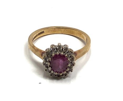 9ct gold vintage ruby and diamond halo ring (2.6g) 