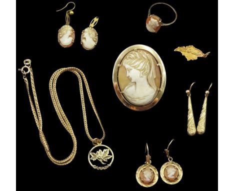 Collection of 9ct gold jewellery including 'Canada' and 'Isle of Wight' pendants, cameo brooch, earrings and ring and necklac