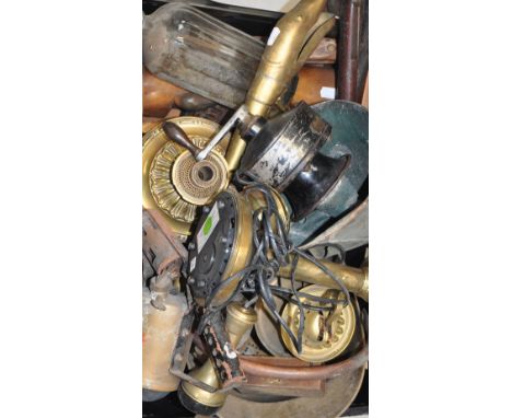 A collectors lot to include a shuttle grinder, brass oil lamp, wooden pig book ends and a horn in the shape of a snake etc.