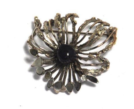 A hallmarked 14ct white gold Arts and Crafts style brooch with central amethyst, date marks rubbed, possibly Edinburgh 1895, 