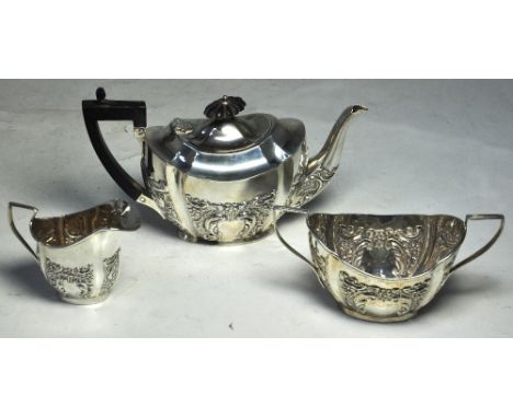 An Edward VII hallmarked silver tea service of small proportions; teapot, 22cm, a milk/creamer and a sucriér, Birmingham 1906