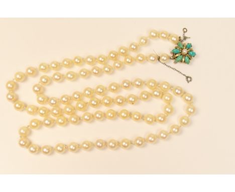 Cultured pearl necklace, well matched and uniformly sized pearls approx. 8mm diameter, united by a 9ct gold and turquoise flo