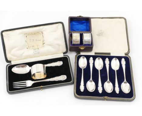 George V silver christening set, London 1925, comprising fork, spoon and napkin ring, in a fitted case; also a pair of George