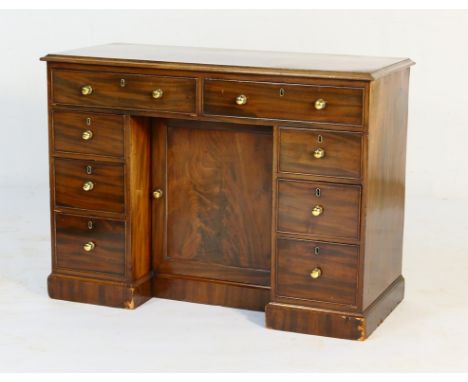 Early Victorian mahogany kneehole dressing table, circa 1840, fitted with two long frieze drawers with brass knobs over three