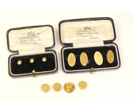 Pair of gent's 18ct gold monogrammed cufflinks, Chester 1922, with original box; also a set of four 18ct gold monogrammed shi
