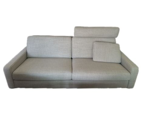 Sofa und Sessel, COR. Hellgrauer Stoffbezug. Auf verchromtem Metallgestell. Gepflegter Zustand. Im Futteral eingewebtes Herst