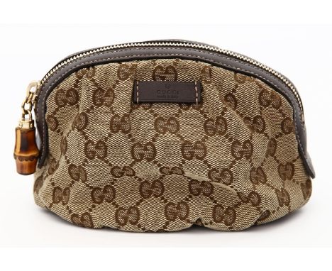 Bamboo-Kosmetiktasche, Gucci. Supreme Canvas GG mit Lederstreifen, gem. "GUCCI made in Italy", dunkelbraune Beschläge, umlauf