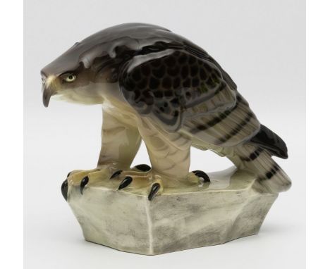 Puchegger, Anton (1878 Payerbach - Davos 1917) Skulptur "Adler (auf Felssockel)". Keramik. Bunt bemalt. Auf Sockel sign. Entw