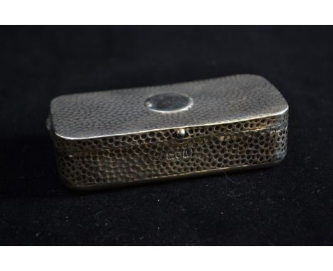 London silver hammered snuff box, 47.4g 