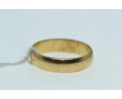 9ct gold band ring, size W, 5.31 grams 