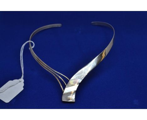 Silver & mother-of-pearl choker, 34 grams 