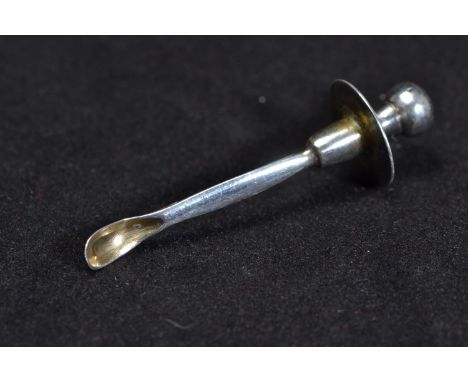 Unusual London silver snuff spoon, gross weight 6.3g 