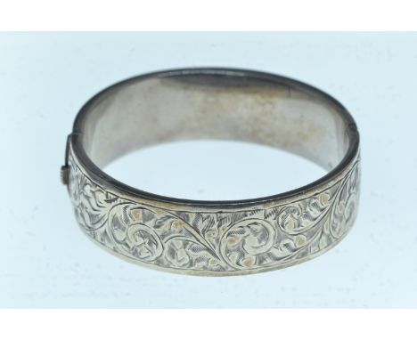 Silver hinged bangle, HM Birmingham 1945, 28.67 grams 