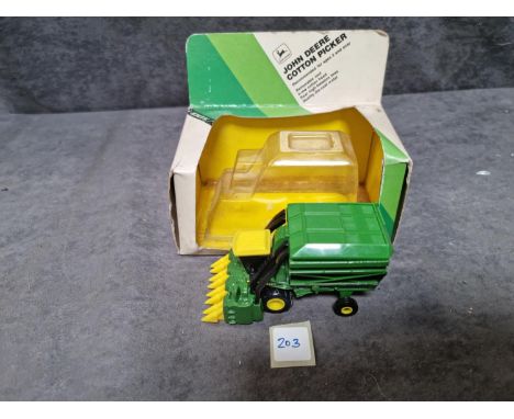 ERTL # 100-1HEO John Deere Cotton Picker 1/80th Scale Diecast Model A Stunning Diecast Of The Famous Deere 7760 Cotton Picker