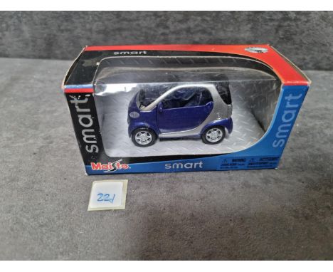 Maisto USA Smart #21103 Diecast 1:18 Scale Model Car