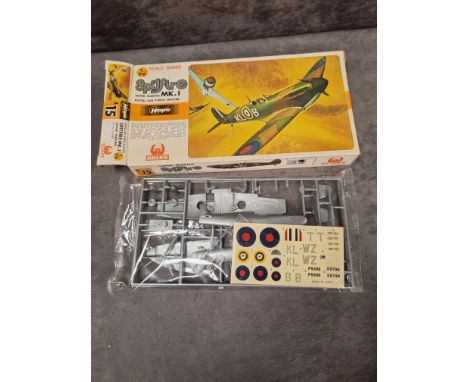 2x boxed model kits with instructions comprising of; Frog 1/72 scale #F203 English Electric (BAC) Canberra &amp; Hales 1/72 s