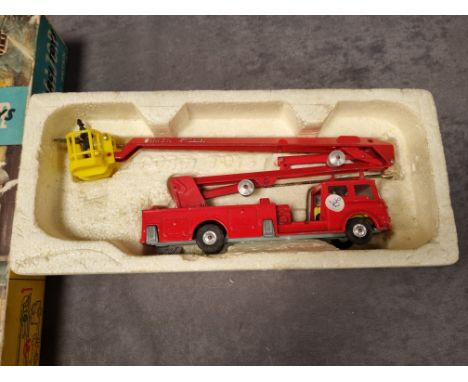 Corgi diecast #1127 Simon Snorkel Fire Engine in box