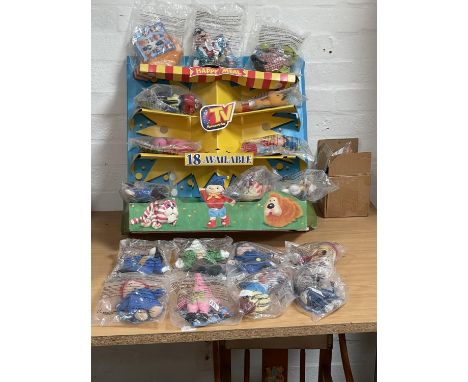 MCDONALDS - TV FAVOURITES (2001) LIMITED EDITION TOY CHEST PRESENTATION HAPPY MEAL CASE - Including Full Set Of 18 Figures In