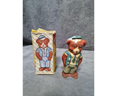 A Wells &amp; Co Ltd London vintage and rare 9/153 Novelty Mechanical Walking Brown Bear Key Missing 1919 A.Wells &amp; Co. W