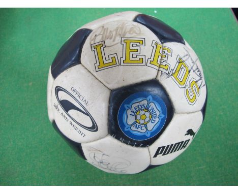 Leeds United Autographs circa 1999. including Radebe, Kewell, Martyn, Speed, Hasselbaink, George Graham. All black pen signed